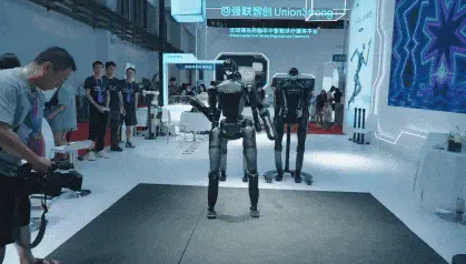展商推荐｜1秒起身“鹿明机器人”重新定义人形机器人